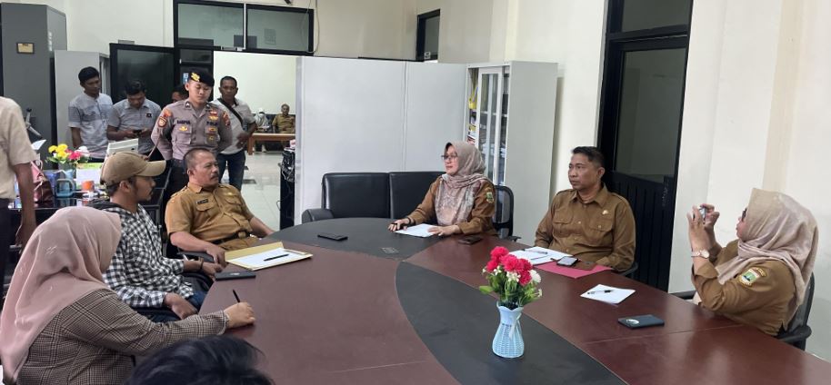 Sat Samapta Polres Pandeglang Gelar Pengamanan Unjuk Rasa Himpunan Mahasiswa Pandeglang Selatan di Kantor Dinas Pendidikan 1 pam