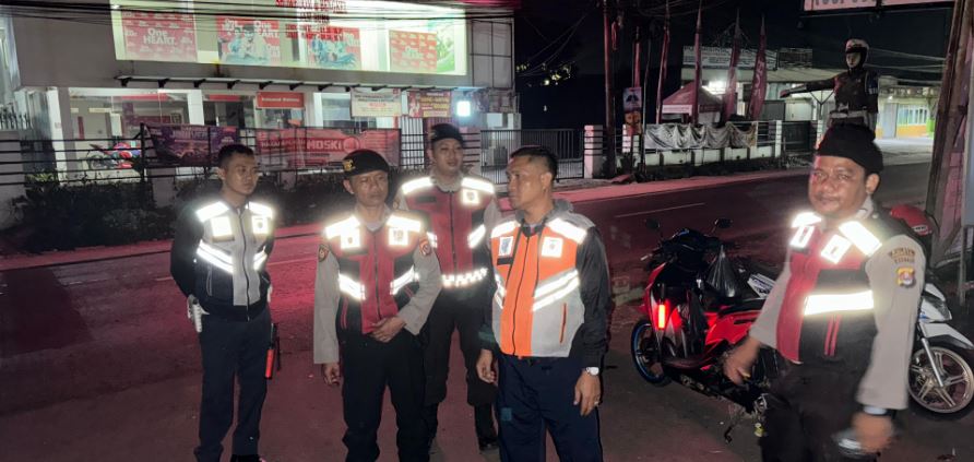 Ciptakan Kelancaran Arus Lalu Lintas, Sat Samapta Polres Pandeglang Gelar Pengaturan Malam Hari 9 sp