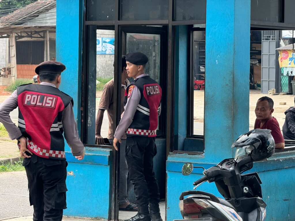 Cegah Aksi Premanisme yang Meresahkan Penumpang di Terminal Kadubanen, Sat Samapta Polres Pandeglang Lakukan Patroli Dialogis 5 IMG 20240805 WA0028