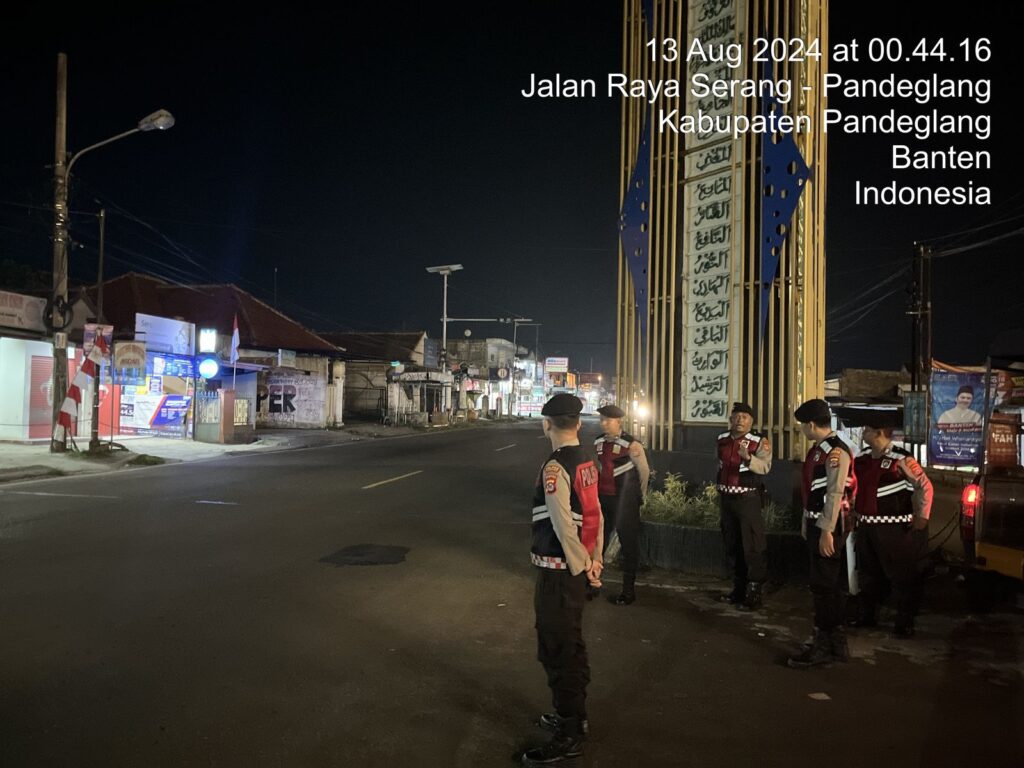 Sat Samapta Polres Pandeglang Gelar Strong Point Malam di Persimpangan Cigadung 2 IMG 20240813 WA0035