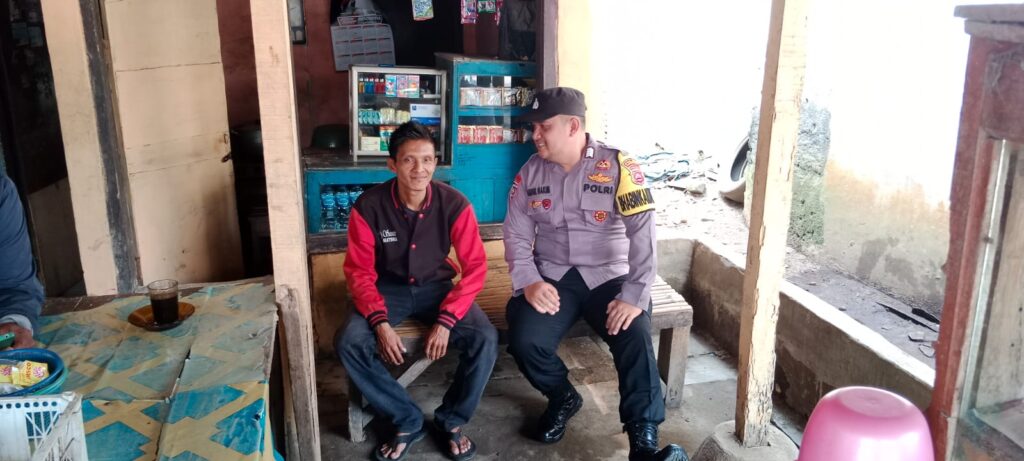 Bhabinkamtibmas Polsek Picung Sambangi Warga Cililitan Berikan Himbauan Kamtibmas 10 WhatsApp Image 2024 08 01 at 20.24.36