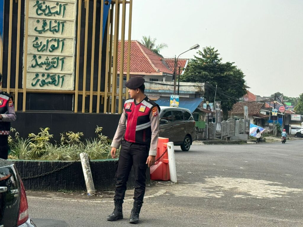 Sat Samapta Polres Pandeglang Gelar Pengaturan Lalu Lintas Akhir Pekan 9 WhatsApp Image 2024 08 02 at 17.08.22