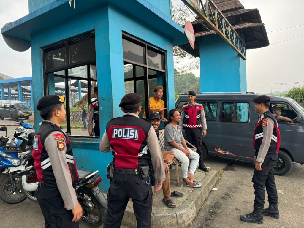 Patroli Dialogis Sat Samapta Polres Pandeglang di Terminal Kadubanen 7 WhatsApp Image 2024 08 02 at 17.08.23 1