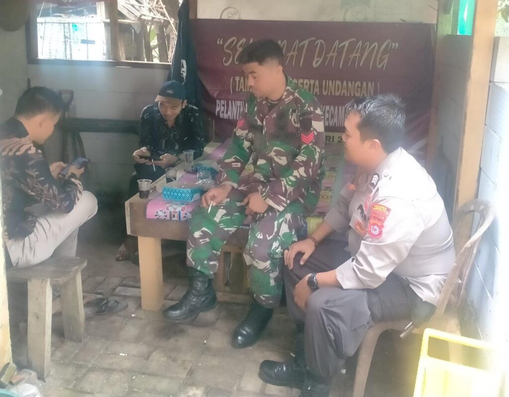 Bhabinkamtibmas Polsek Bojong Gelar Sambang Dialogis Bersama Babinsa untuk Menjaga Situasi Kamtibmas di Desa Binaan 2 WhatsApp Image 2024 08 03 at 16.16.14