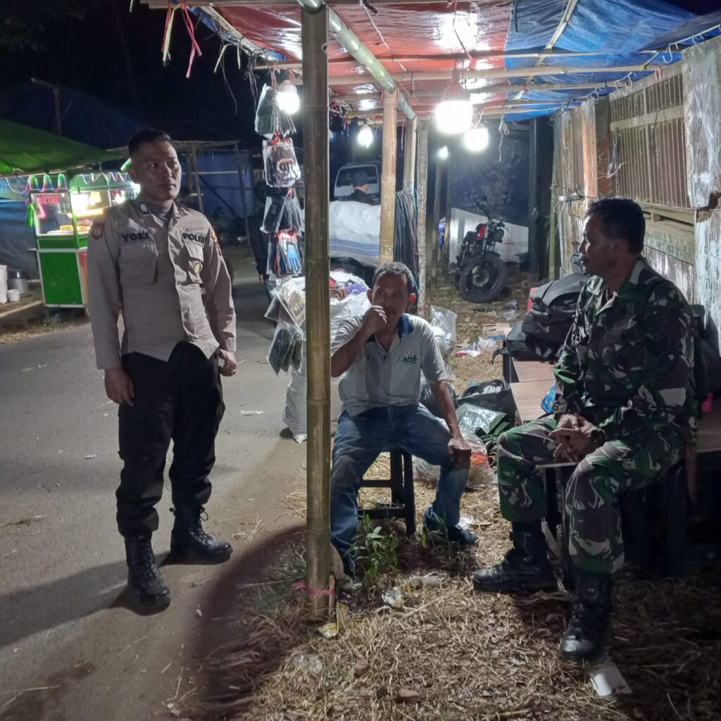 Polsek Cibaliung Gelar Sambang dan Patroli Malam, Ciptakan Rasa Aman dan Nyaman Bagi Warga Masyarakat 7 WhatsApp Image 2024 08 04 at 00.15.29