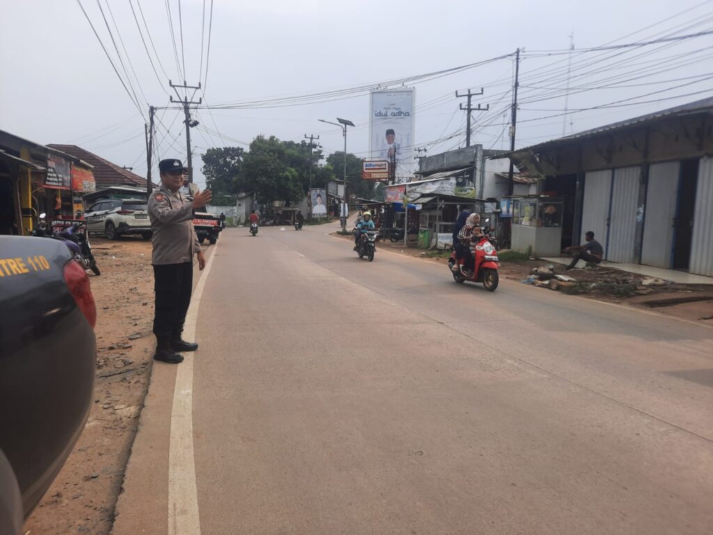 Polsek Picung Gelar Strong Point Pengaturan Lalu Lintas Cegah Kemacetan 3 WhatsApp Image 2024 08 06 at 23.56.40