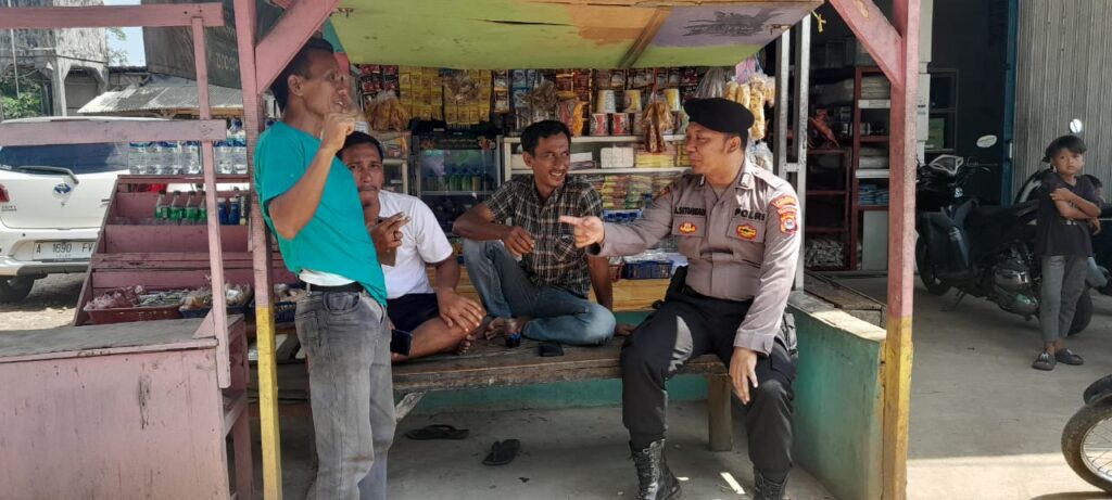 Unit Samapta Polsek Picung Laksanakan Patroli Dialogias Sambangi Warga Masyarakat 4 WhatsApp Image 2024 08 06 at 23.57.27