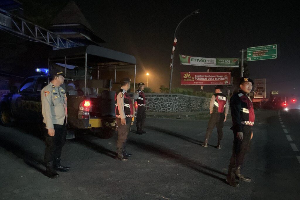 Sat Samapta Polres Pandeglang Gelar Patroli Malam di Terminal Kadubanen 7 WhatsApp Image 2024 08 10 at 06.07.26