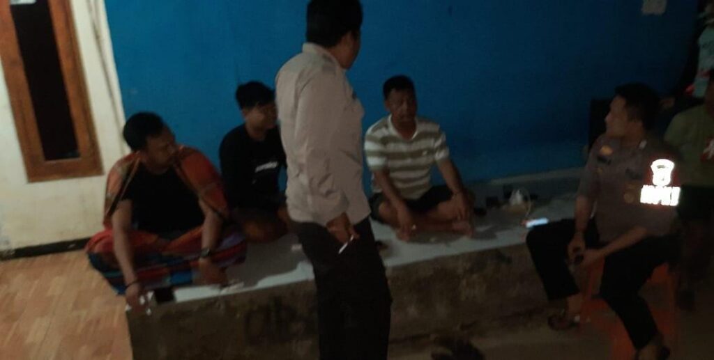 Anggota Piket Polsek Angsana Laksanakan Patroli Dialogis Cegah Kriminalitas 1 WhatsApp Image 2024 08 10 at 06.08.42