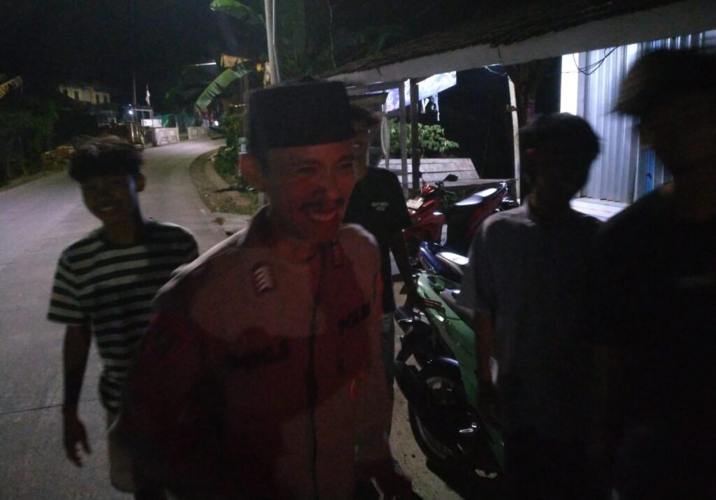 Sapa Masyarakat Saat Patroli, Kanit Binmas Polsek Angsana Sampaikan Pesan Kamtibmas 2 WhatsApp Image 2024 08 10 at 06.08.52