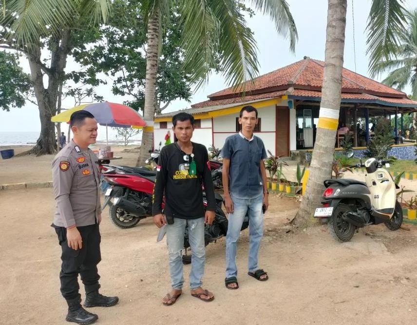 Personil Polsek Carita, Bripka Yohan, Laksanakan Patroli Wisata dan Beri Himbauan kepada Penjaga Parkir di Pantai Kodok 1 WhatsApp Image 2024 08 10 at 06.21.54