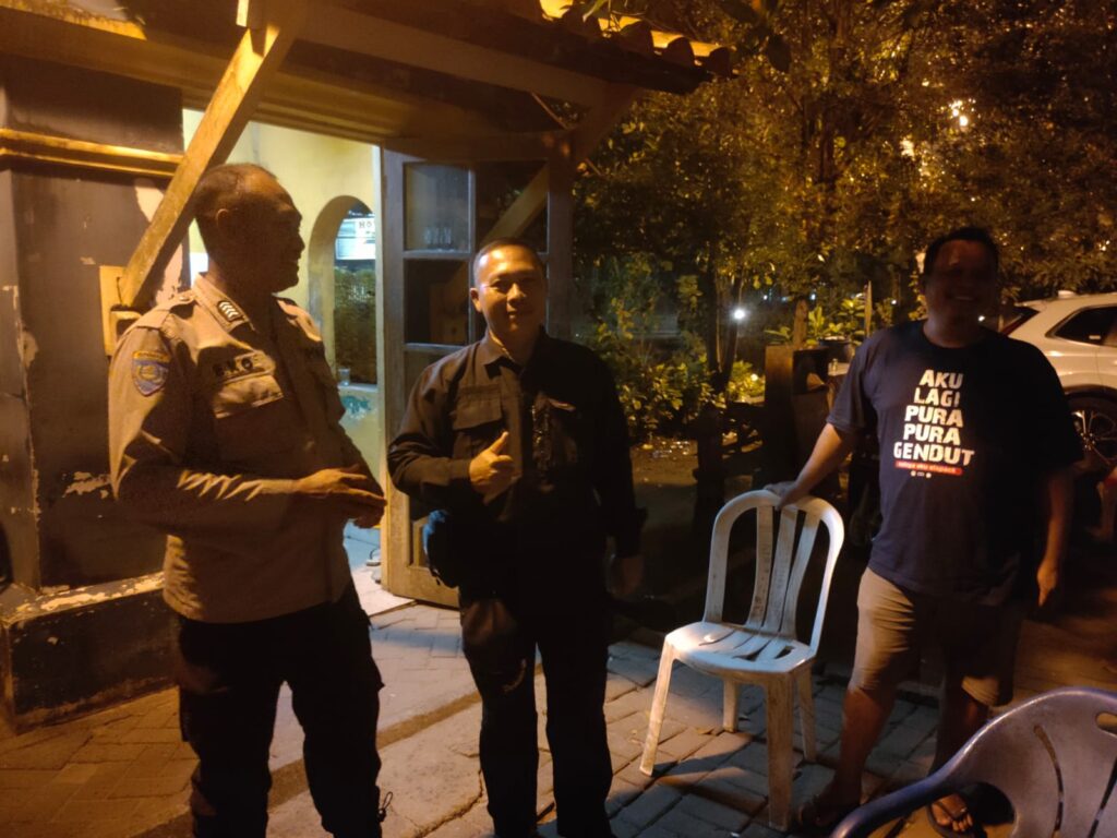 Kanit Binmas Polsek Carita Laksanakan Patroli Malam ke Hotel dan Beri Himbauan kepada Petugas Keamanan 3 WhatsApp Image 2024 08 10 at 06.25.27