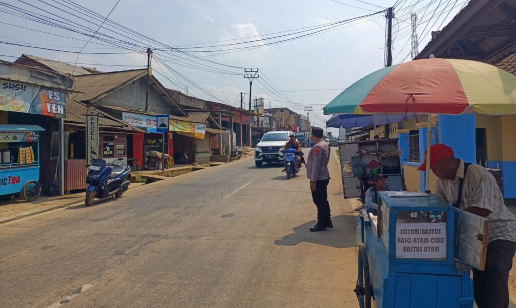 Polsek Bojong Polres Pandeglang Gelar Kegiatan Strong Point Ciptakan Kamseltibcar Lantas 5 WhatsApp Image 2024 08 10 at 08.04.50