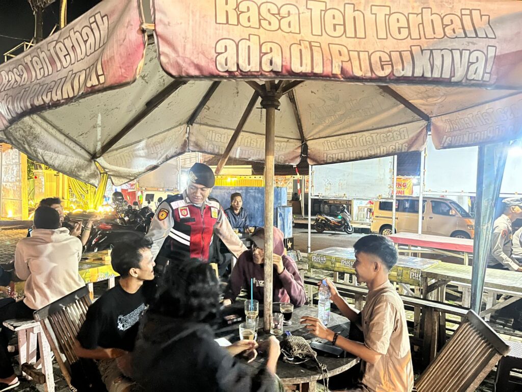 Sat Samapta Polres Pandeglang Gelar Patroli Malam di Gedung Juang 45, Antisipasi Penyakit Masyarakat 3 WhatsApp Image 2024 08 11 at 04.46.52