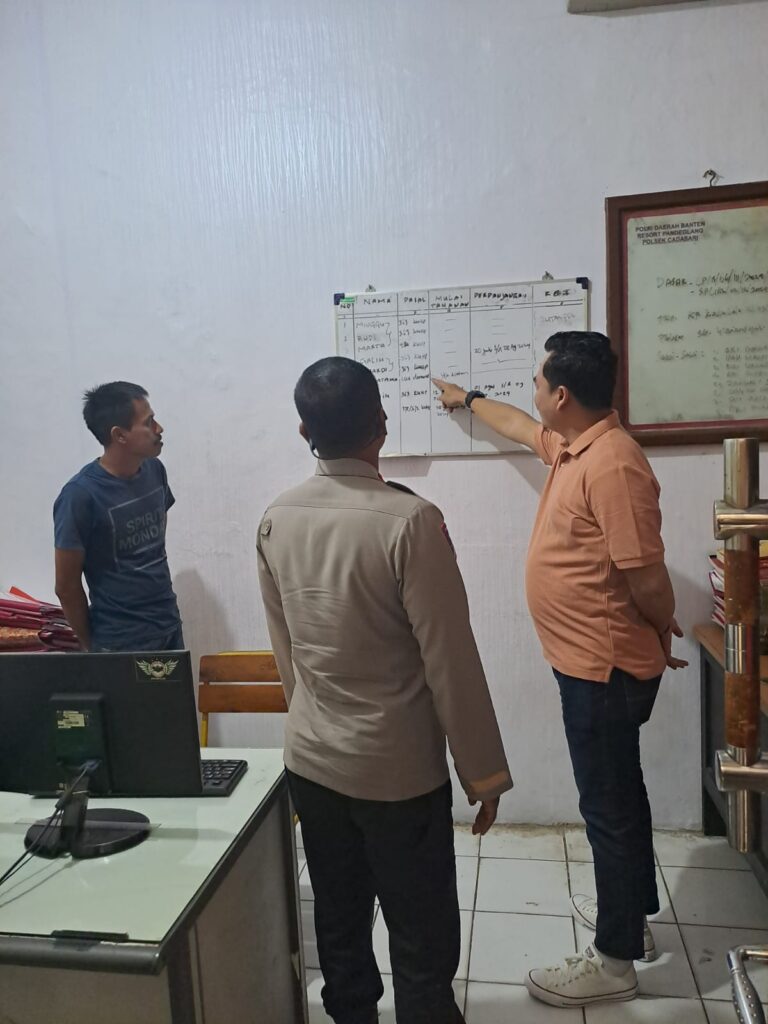 Kapolres Pandeglang AKBP Oki Bagus Setiaji Lakukan Sidak di Mapolsek Cadasari 2 WhatsApp Image 2024 08 13 at 10.24.27