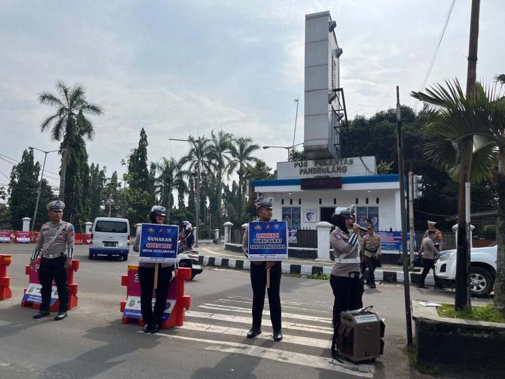 Polres Pandeglang Gelar Hari Ke-8 Operasi Keselamatan di Alun-Alun Pandeglang 6 WhatsApp Image 2025 02 17 at 09.39.50