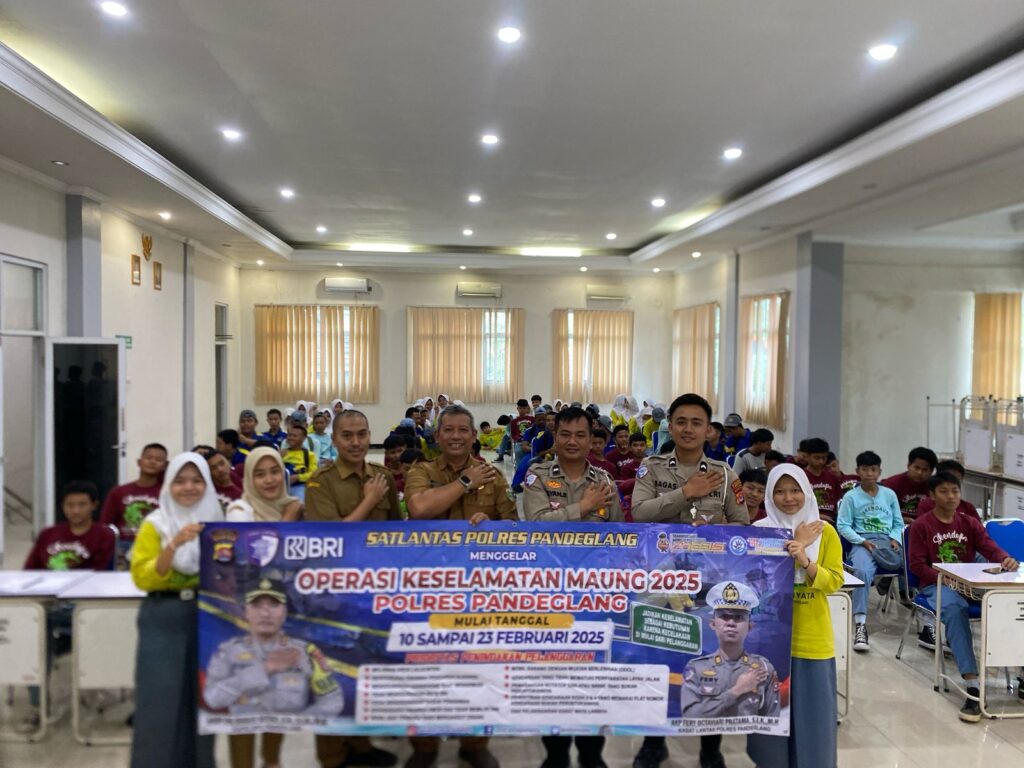 Unit Kamsel Satlantas Polres Pandeglang Gelar "Police Goes to School" di SMKN 2 Pandeglang dalam Rangka Operasi Keselamatan Maung 2025 1 WhatsApp Image 2025 02 18 at 13.12.07