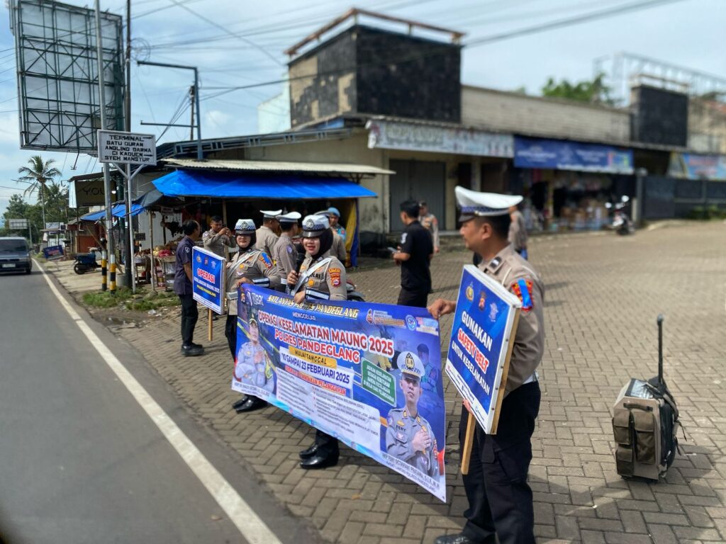 Hari ke-11 Operasi Keselamatan, Satlantas Polres Pandeglang Gelar Razia di Persimpangan Mengger 5 WhatsApp Image 2025 02 21 at 09.10.10