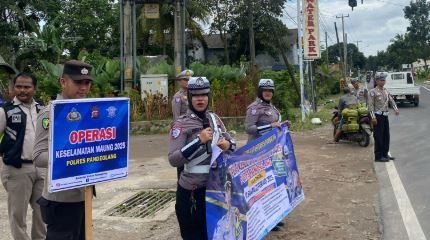 Satlantas Polres Pandeglang Gelar Operasi Keselamatan Maung 2025 di Kawasan Wisata Cikole 10 ngd