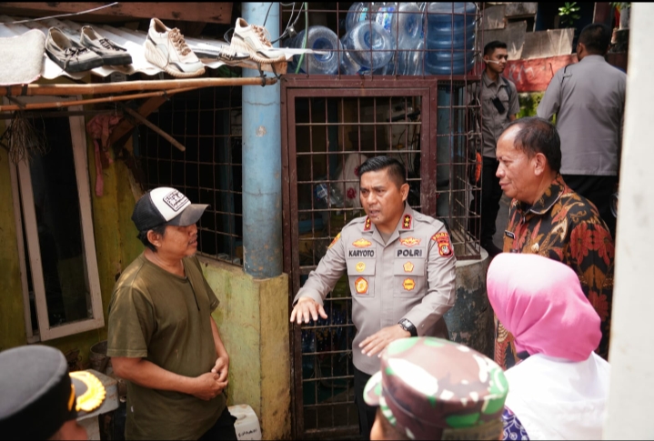 Yayasan Kemala Bhayangkari & Polres Metro Bekasi Kota Ulurkan Bantuan untuk Korban Banjir di Bekasi 6 IMG 20250306 201141