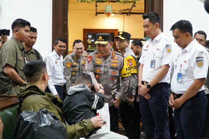 Tinjau Stasiun Tugu DIY, Kapolri : Mudik Gunakan Kereta Api Bisa Jadi Alternatif 4 IMG 20250329 084142