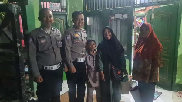 Aksi Mulia Polisi Bantu Ibu-Anak yang Kehabisan Tiket Bus Mudik 6 WhatsApp Image 2025 03 16 at 11.52.07