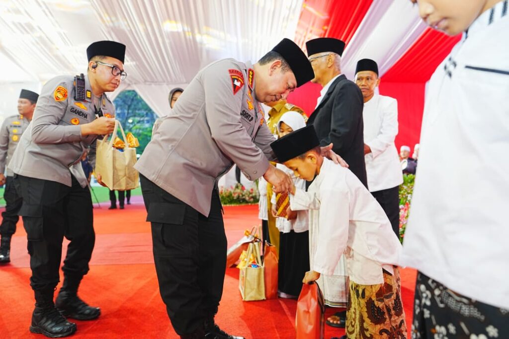 Kapolri Safari Ramadan ke Jawa Tengah, Jalin Silaturahmi dengan Tokoh Ulama Setempat 8 WhatsApp Image 2025 03 19 at 21.25.20