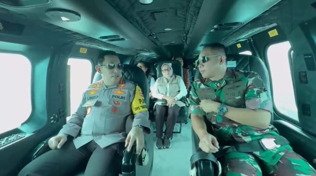 Menko PMK, Kapolri-Panglima TNI Naik Heli Pantau Arus Mudik di Pelabuhan Merak 8 WhatsApp Image 2025 03 26 at 14.49.06