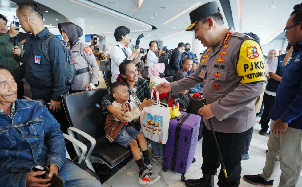 Tinjau Pelabuhan Merak, Kapolri Sebut Terjadi Penguraian Kepadatan Imbas Kebijakan Diskon Tiket dan WFA 7 fdh