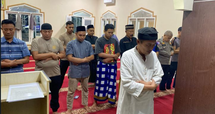 Polres Pandeglang Gelar Sholat Ghaib untuk Personel yang Gugur dalam Tugas di Lampung 1 fdsc