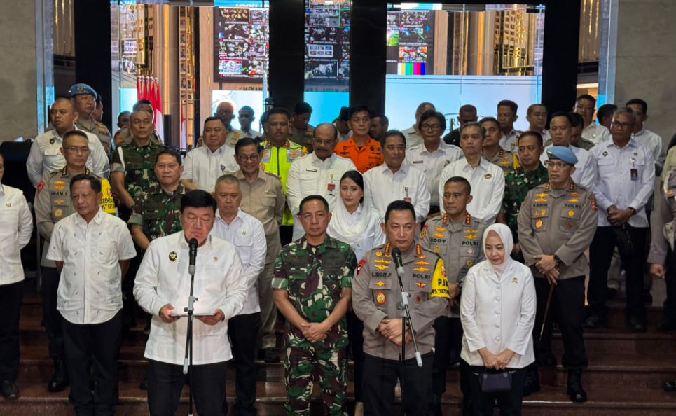 Wakapolri dan PJU Polri Laksanakan Salat Ied di Lapangan Bhayangkara 10 fgvbc