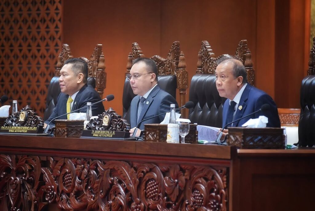 Wakil Ketua DPR RI Apresiasi Polri Atas Kesuksesan Pengamanan Mudik 10 WhatsApp Image 2025 04 18 at 05.34.02