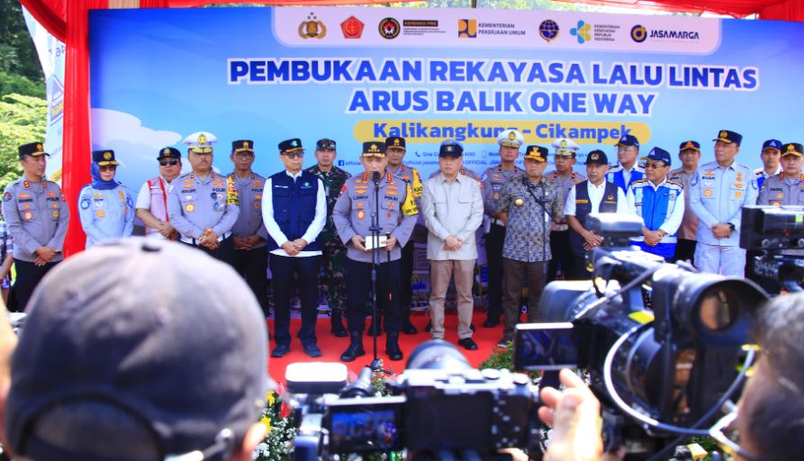 Kapolri Jelaskan Alasan Berlakukan One Way Nasional di Puncak Arus Balik Lebaran 3 opol