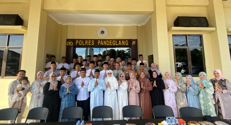 Polres Pandeglang Mengucapkan Selamat Hari Raya Idul Fitri 1446 H 9 trfd
