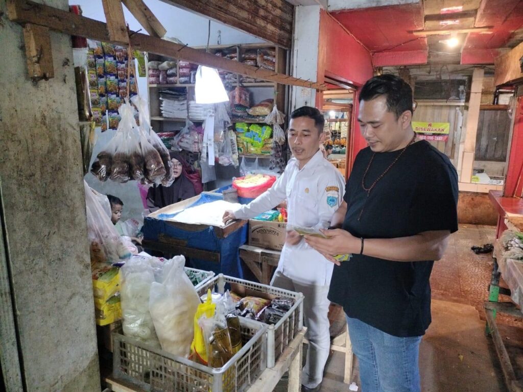 Satgas Gakkum Ops Lilin Maung 2025 Laksanakan Monitoring Pasar dan Apotek di Pandeglang 2 WhatsApp Image 2025 12 23 at 08.39.24