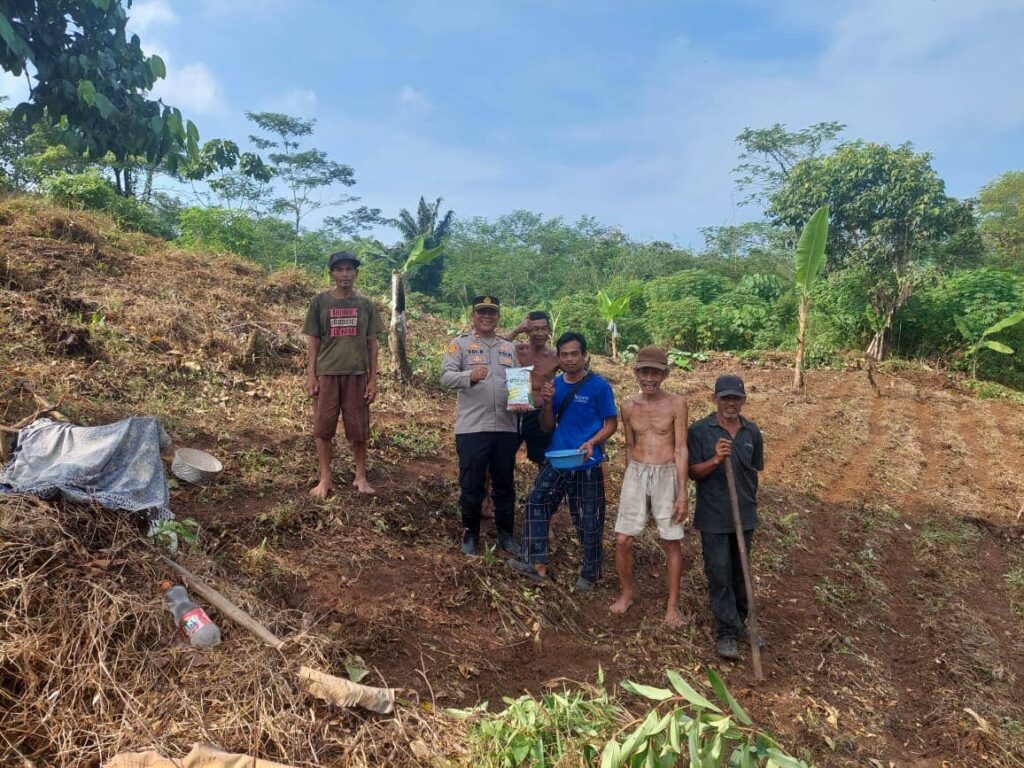 Polsek Bojong Gelar Penanaman dan Pengecekan Lahan Jagung Hibrida di Desa Mekarsari 3 WhatsApp Image 2026 06 18 at 12.15.36 1